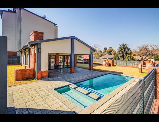 2 BEDROOM APARTMENT FOR SALE IN SEBENZA